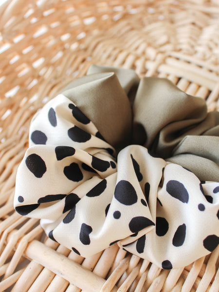 Shirley Jumbo Scrunchie